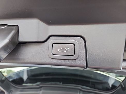 Used 2019 Land Rover Range Rover Evoque image 32