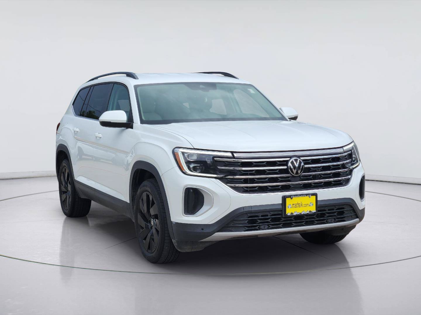 Used 2024 Volkswagen Atlas SE w/ Black Wheel Package FWD image 3