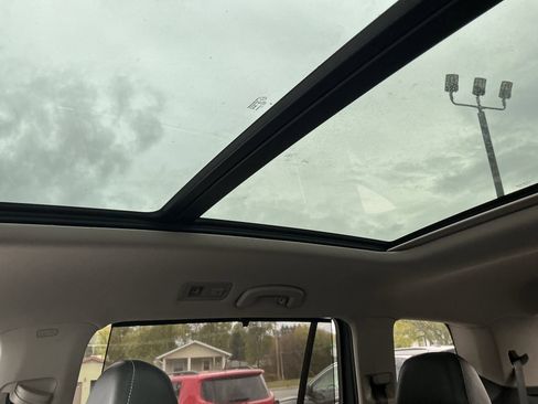 Used 2021 Volkswagen Atlas SEL image 25