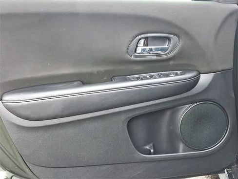 Used 2018 Honda HR-V LX image 25