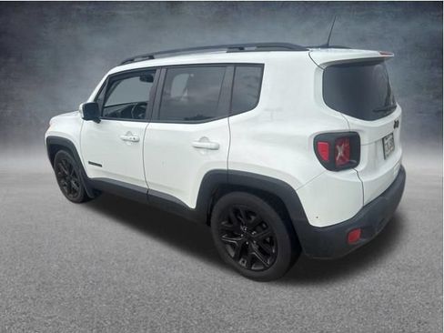 Used 2018 Jeep Renegade Altitude FWD image 4