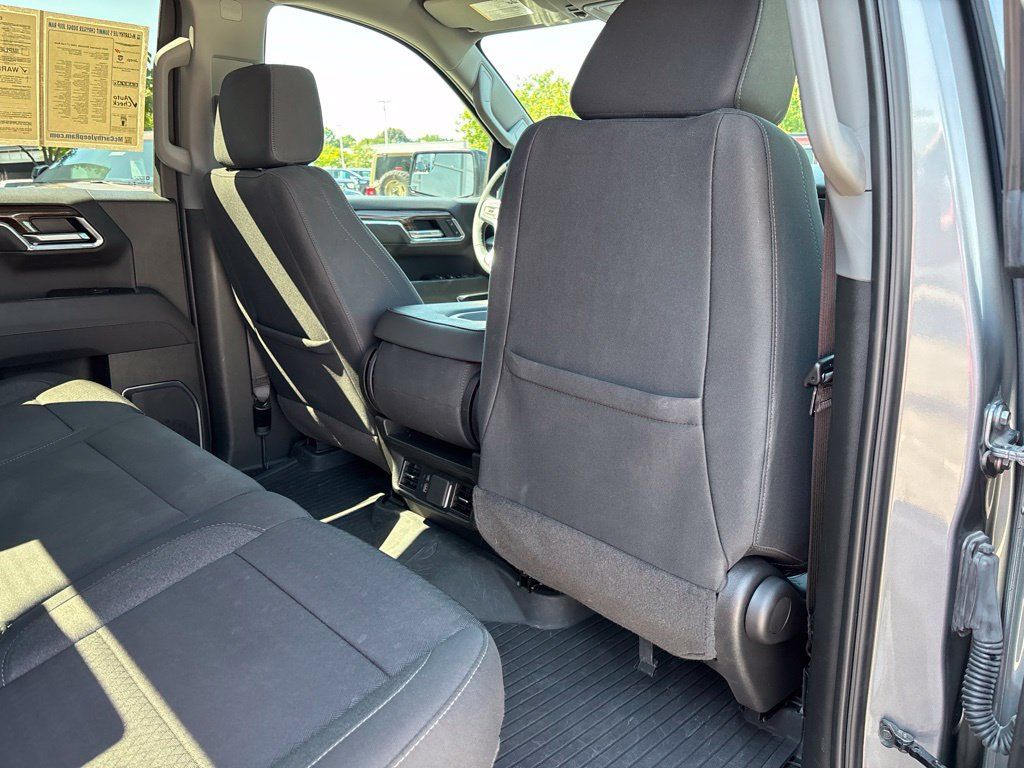 Used 2025 Chevrolet Silverado 1500 LT Trail Boss w/ LPO, Dark Essentials Package AWD/4WD image 19