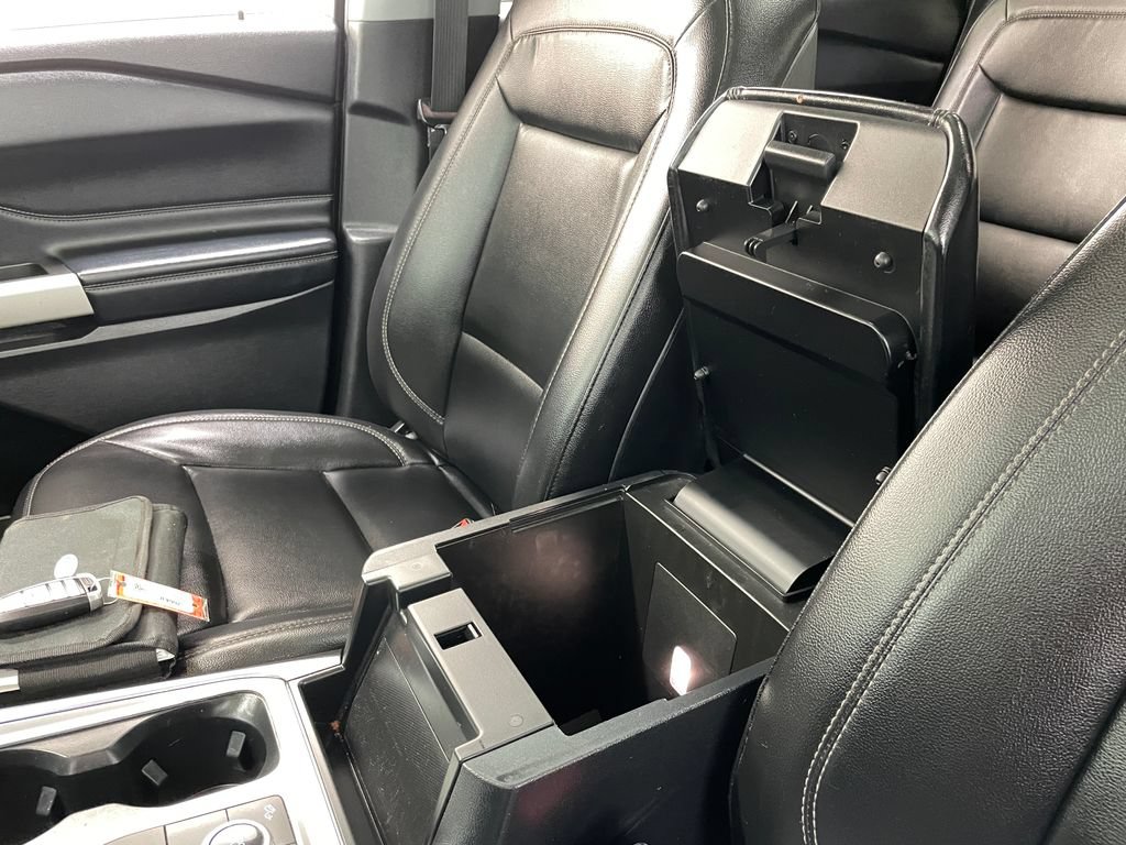 Used 2020 Ford Explorer XLT w/ Equipment Group 202A AWD/4WD image 35