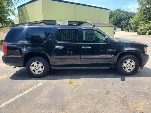 Used 2007 Chevrolet Suburban LT w/ LT Preferred Equipment Group RWD image 8