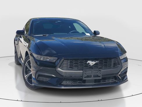 Used 2025 Ford Mustang Coupe image 2