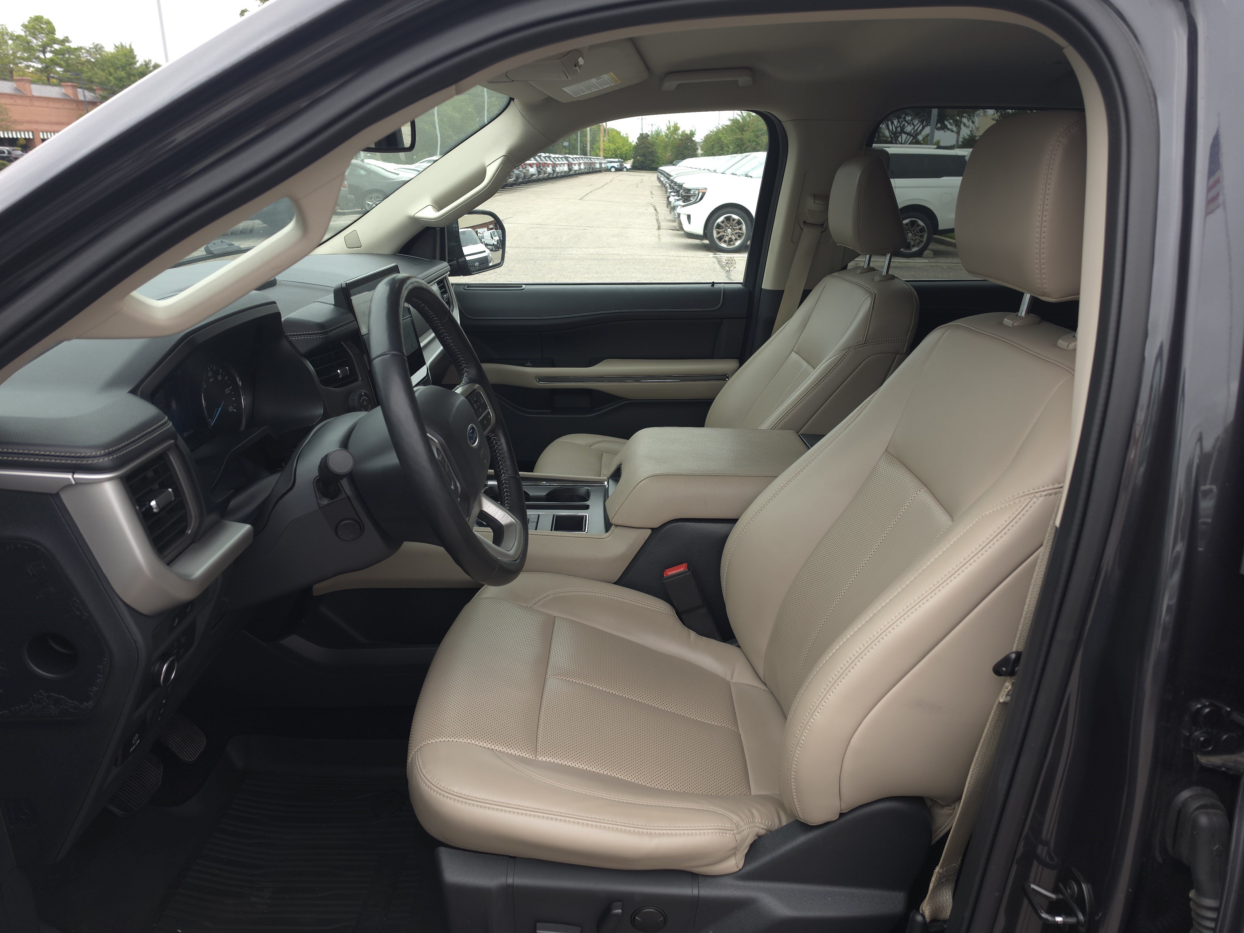 Certified 2022 Ford Expedition XLT RWD image 11