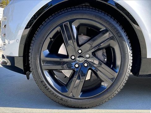 Used 2023 Land Rover Discovery HSE R-Dynamic image 8