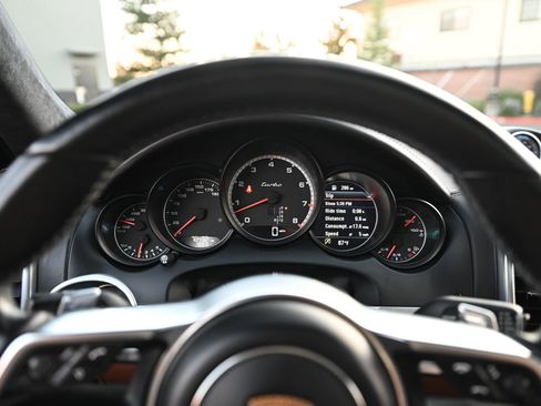 Used 2016 Porsche Cayenne Turbo image 28