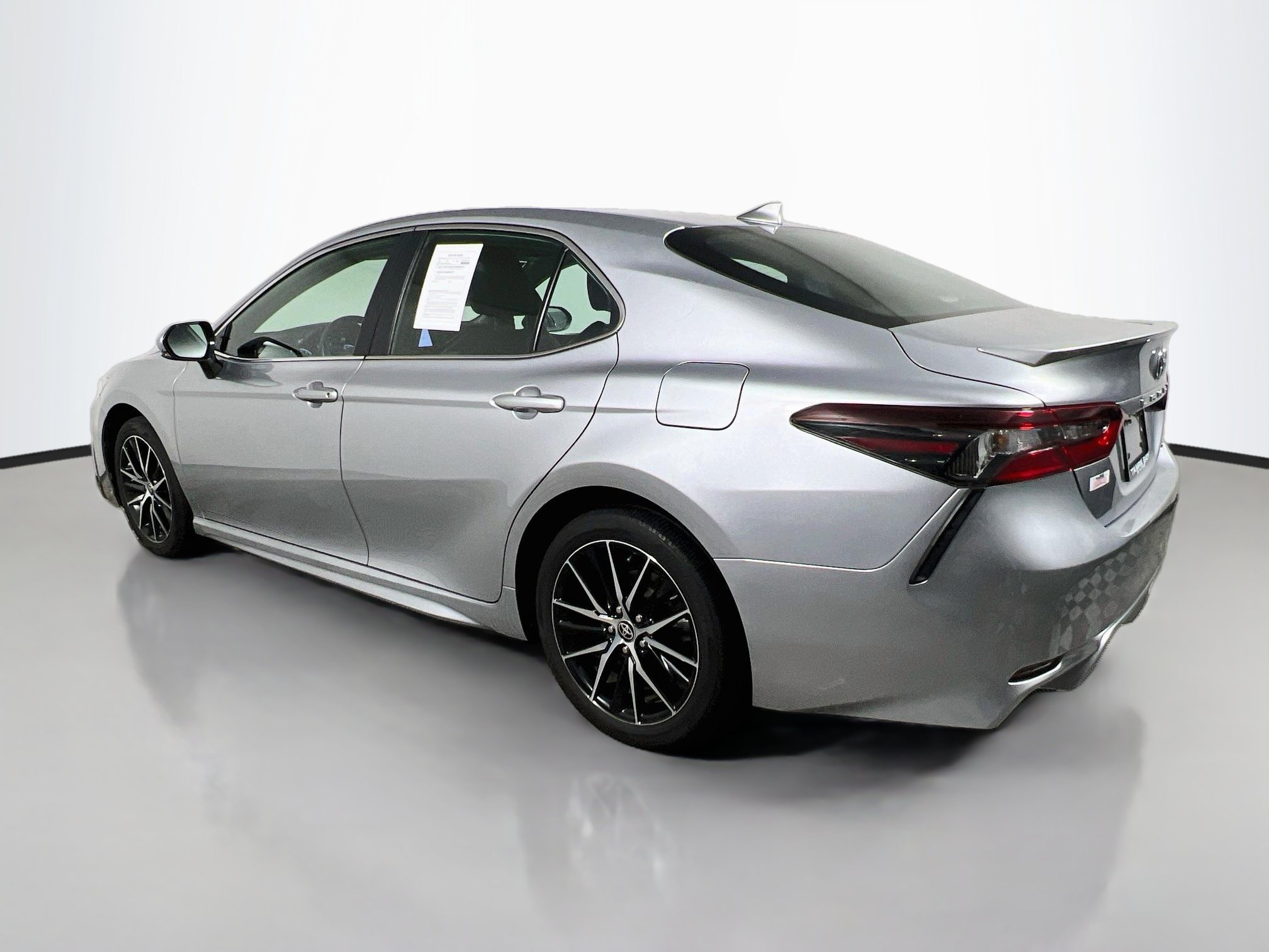 Used 2024 Toyota Camry SE w/ Convenience Package FWD image 8