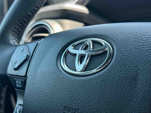 Used 2018 Toyota Tacoma TRD Off-Road RWD image 27