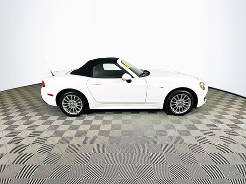 Used 2018 FIAT 124 Spider Classica RWD image 11