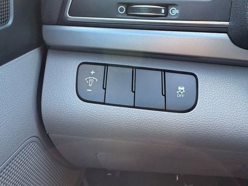 Used 2017 Hyundai Elantra SE w/ Cargo Package image 13