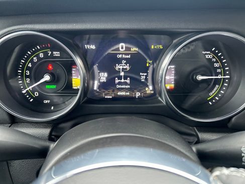 Used 2023 Jeep Wrangler Unlimited Sahara w/ Cold Weather Group image 18