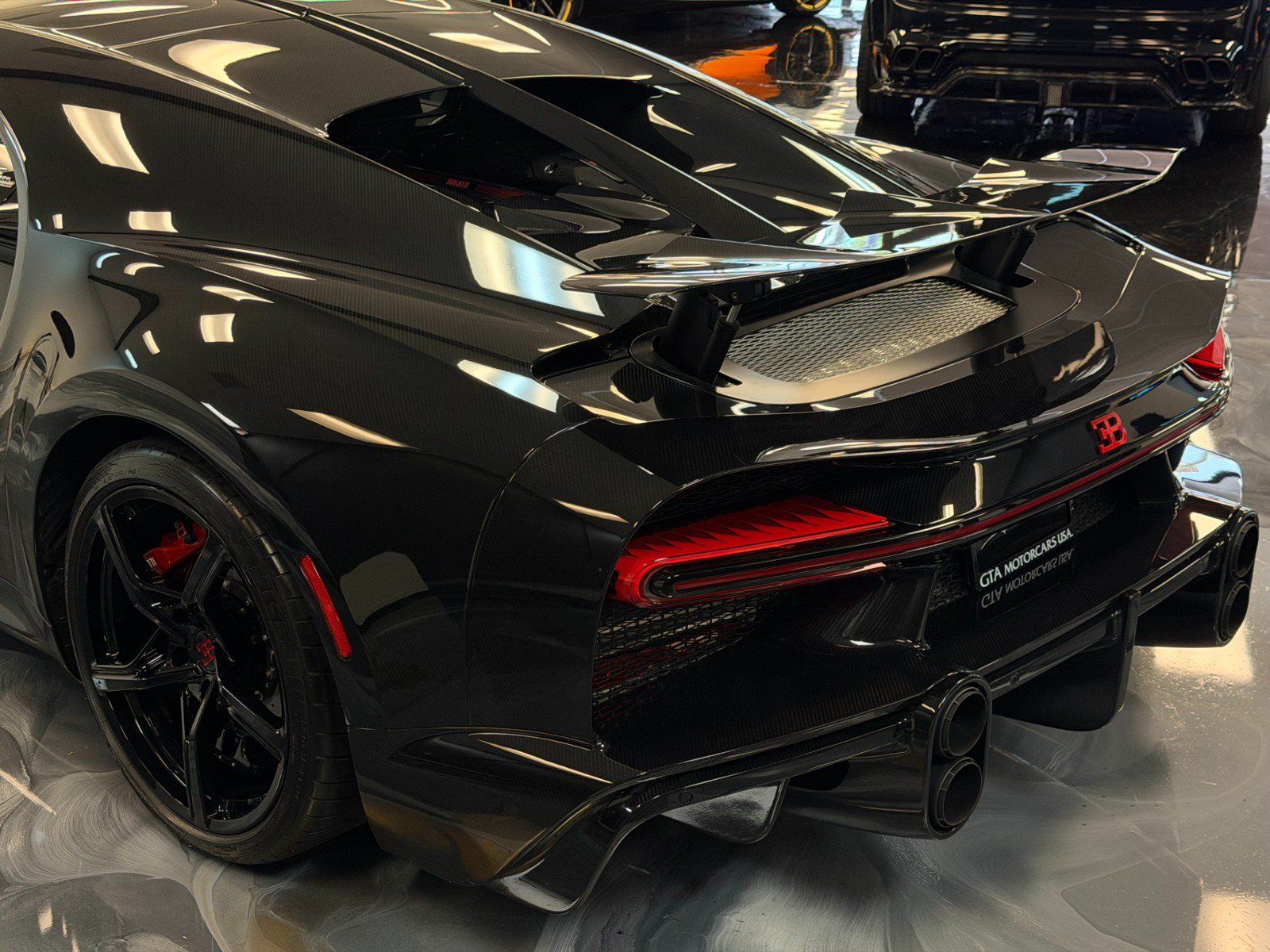 Used 2024 Bugatti Chiron Super Sport AWD/4WD image 17
