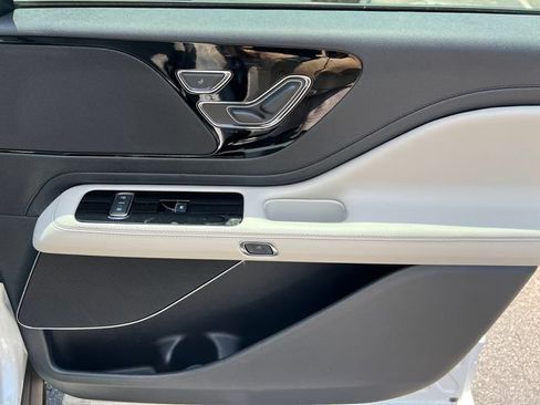 New 2026 Lincoln Aviator 2WD w/ Jet Appearance Package image 15