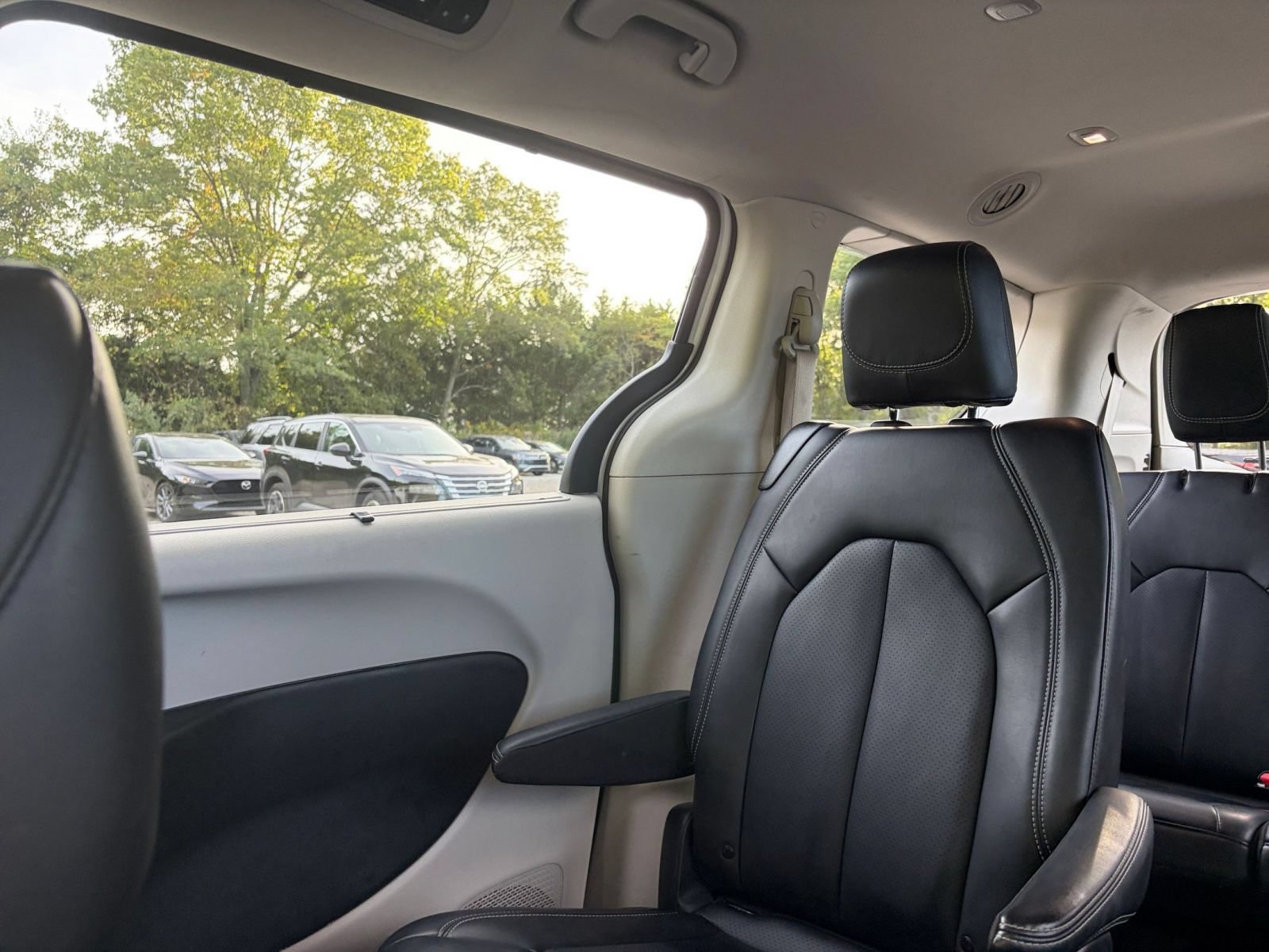 Used 2024 Chrysler Pacifica Touring-L FWD image 41