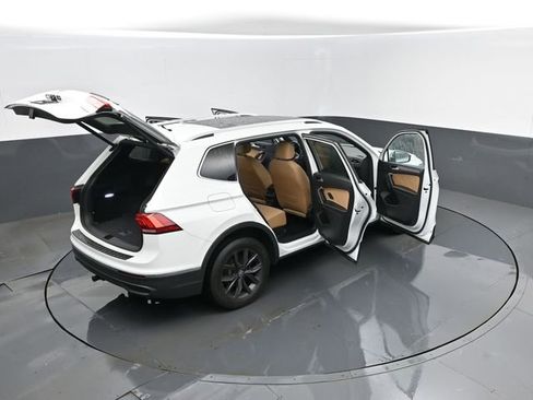 Used 2022 Volkswagen Tiguan SE AWD/4WD image 27