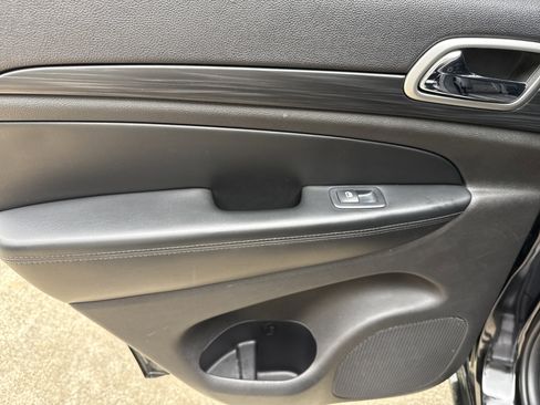 Used 2019 Jeep Grand Cherokee Altitude image 21