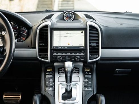 Used 2012 Porsche Cayenne Turbo AWD/4WD image 16