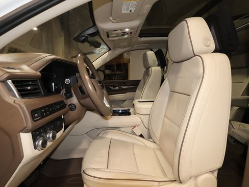 Used 2021 GMC Yukon XL Denali w/ Denali Ultimate Package image 15