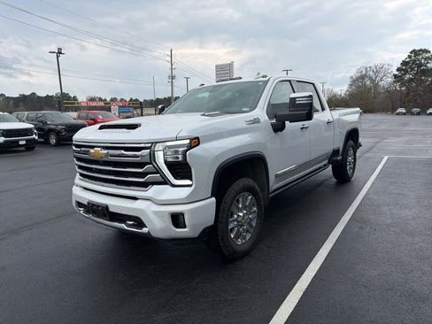 Used 2024 Chevrolet Silverado 2500 High Country w/ Technology Package image 3