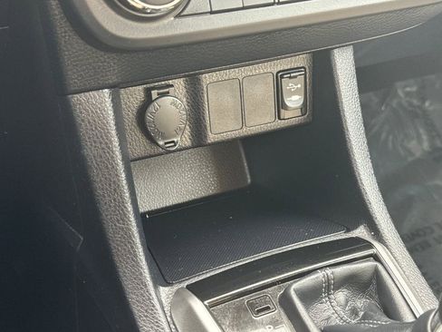 Used 2015 Toyota Corolla LE image 24