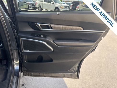 Used 2024 Kia Telluride SX Prestige w/ Towing Package AWD/4WD image 13