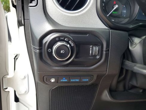 Used 2024 Jeep Wrangler Unlimited Sahara AWD/4WD image 30