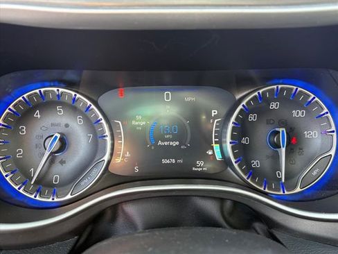 Used 2024 Chrysler Pacifica Touring-L image 7