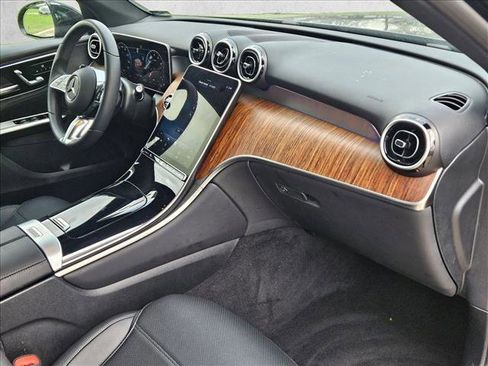 Used 2025 Mercedes-Benz GLC 300 image 18