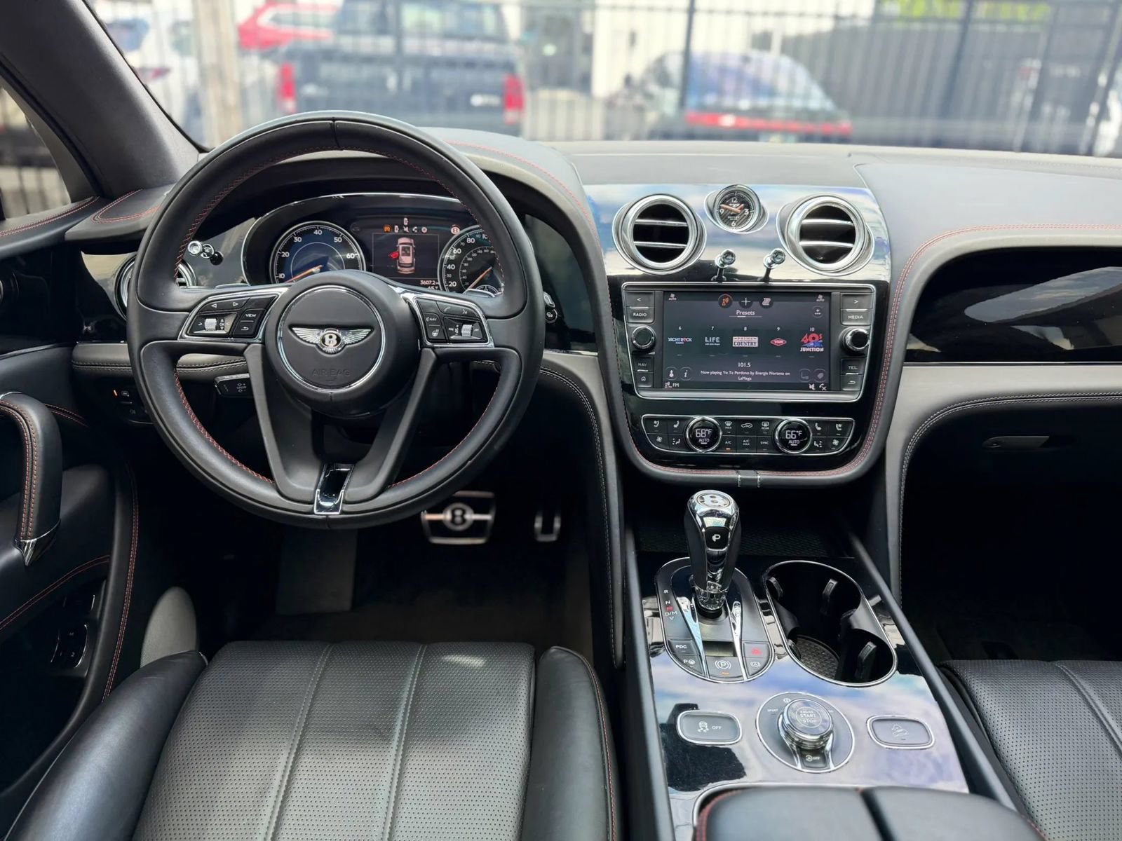 Used 2020 Bentley Bentayga AWD/4WD image 42