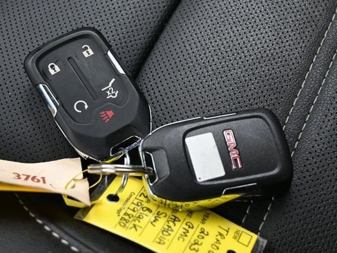 Used 2023 GMC Acadia Denali w/ Denali Technology Package image 18