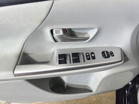 Used 2014 Toyota Prius V Three FWD image 27