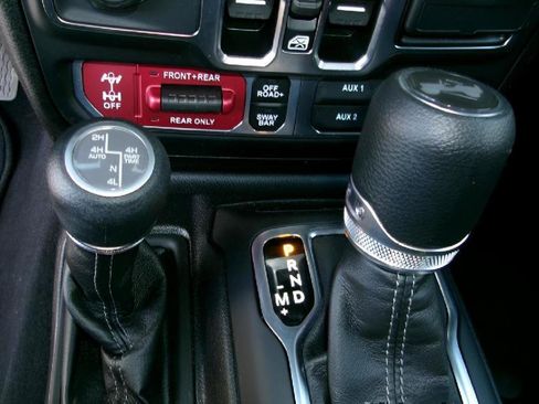 Used 2025 Jeep Wrangler Unlimited Rubicon 4xe w/ Safety Group AWD/4WD image 15
