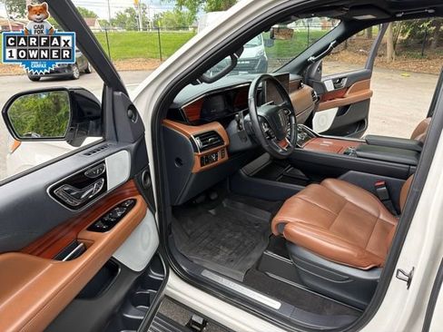 Used 2024 Lincoln Navigator Reserve AWD/4WD image 13