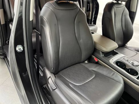 Used 2026 Kia Carnival LXS FWD image 34