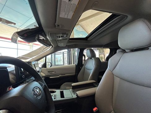 New 2026 Toyota Sienna XLE image 12