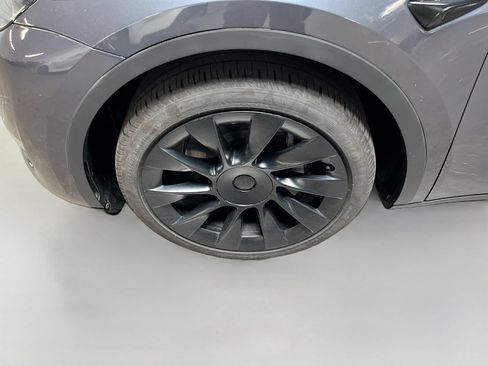 Used 2023 Tesla Model Y Long Range AWD/4WD image 29
