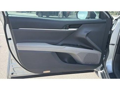 Used 2021 Toyota Camry XLE w/ Cold Weather Package FWD image 13