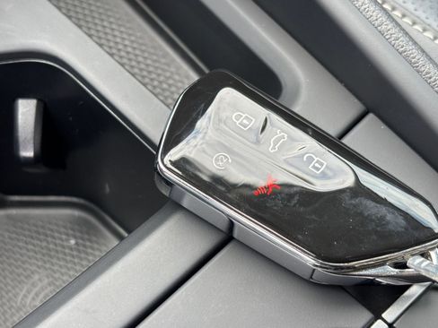 Used 2026 Volkswagen Tiguan SE FWD image 22