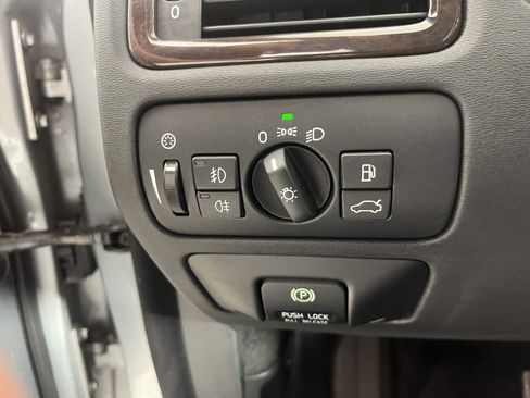 Used 2012 Volvo XC70 T6 Platinum image 22