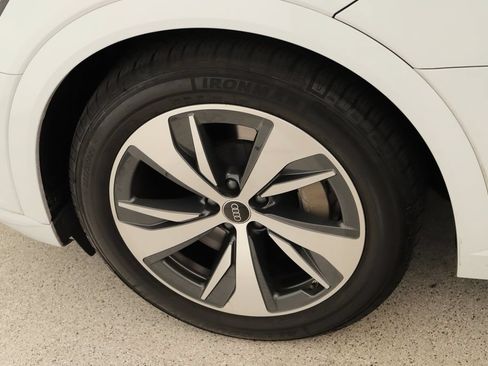 Certified 2024 Audi Q8 e-tron Premium AWD/4WD image 36