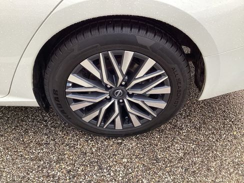 Used 2024 Nissan Altima 2.5 SV w/ SV Premium Package FWD image 31