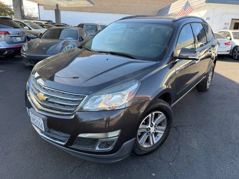 Used 2015 Chevrolet Traverse LT FWD image 2