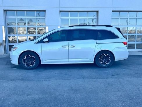 Used 2014 Honda Odyssey Touring Elite image 3