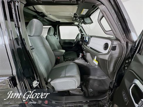 New 2025 Jeep Gladiator Sport image 16