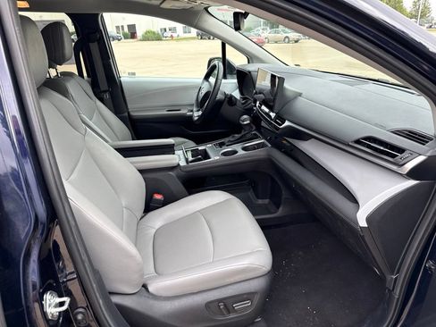 Used 2025 Toyota Sienna XLE FWD image 18