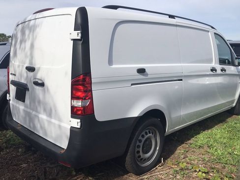 Used 2023 Mercedes-Benz Metris image 2