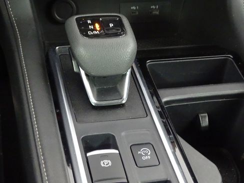 Used 2024 Nissan Pathfinder SV image 29