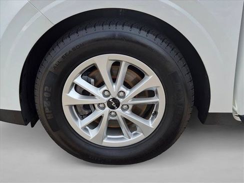 Used 2022 Kia Carnival LX FWD image 23